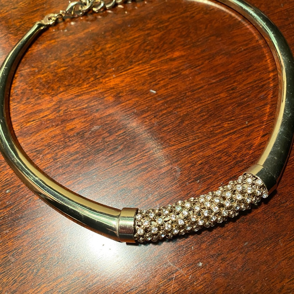 Elegant Fashion Jewelry Necklace, gold color with rhinestones. Choker.